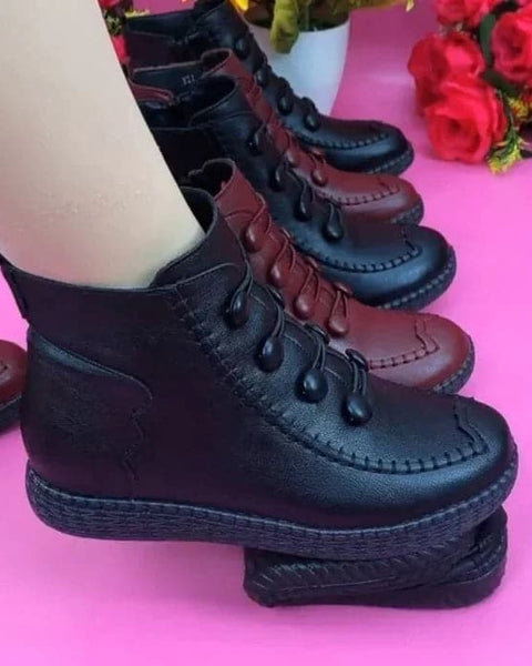 Lederstiefel mit Knöpfen