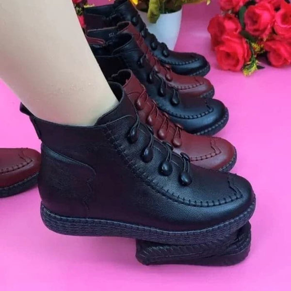 Lederstiefel mit Knöpfen